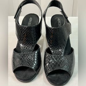 Aerosoles black vegan leather Ginerator snake embossed sandals size 6